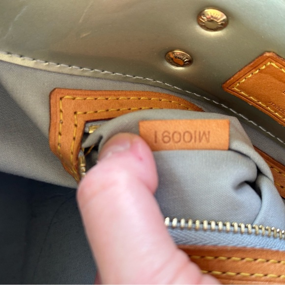 Vintage Louis Vuitton Reade Monogram Vernis Mini - Picture 10 of 10